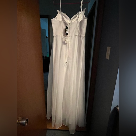 Gown - Picture 4 of 5